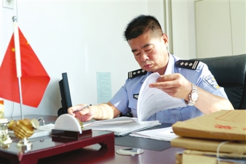 兴庆区公安分局局长助理张晓虎  既以丹心入警 便将此生许国